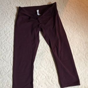 Lululemon cropped burgundy size 10 leggings.
